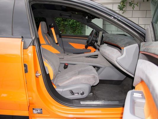 2023 You Version Zeekr 001 100kwh orange Z-Sport-Automobil mit Nummer und 5 Sitzplätzen