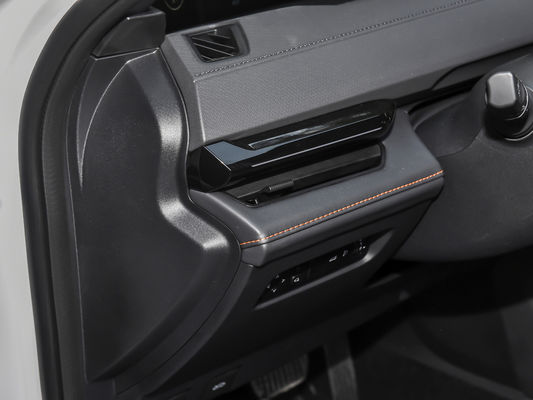 Changan Uni-V 1,5 t 5 Sitz Sedan Uni V Benzinwagen 1430mm 4720mm x 1838mm x 1430mm 1838mm