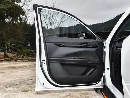 Uni-V Benzinwagen 5 Sitzplätze Individuelle Anfrage Changan Uni-V 1.5t Benzinwagen Limousine