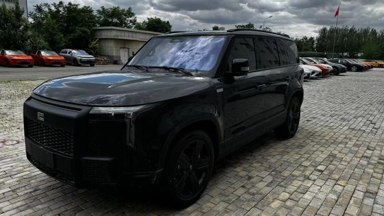 Polar Stone 01 Modell 2023 6 Sitz Version AWD mit schwarzer Außenfarbe