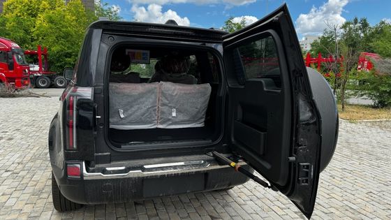 Polar Stone 01 Modell 2023 6 Sitz Version AWD mit schwarzer Außenfarbe