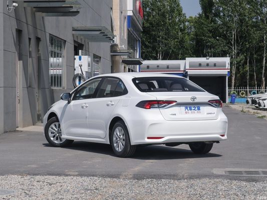 Fordern Sie eine Toyota Corolla Tnga CVT Pioneer Edition Limousine mit Anpassung