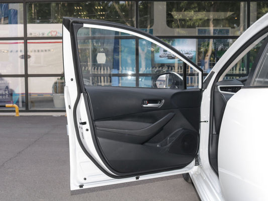 Fordern Sie eine Toyota Corolla Tnga CVT Pioneer Edition Limousine mit Anpassung
