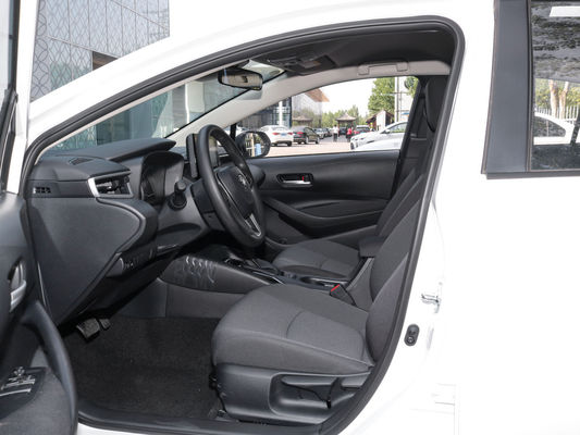 Fordern Sie eine Toyota Corolla Tnga CVT Pioneer Edition Limousine mit Anpassung