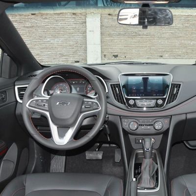 2024 Chevrolet Monza 1.3t Automatik-Version Hybrid-Auto mit schwarzem