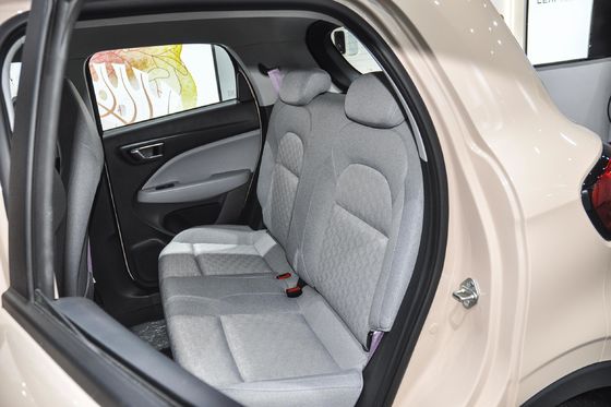 Geschlossene Karosserie und Sitze für 5 2022 Leapmotor T03 Amber Edition