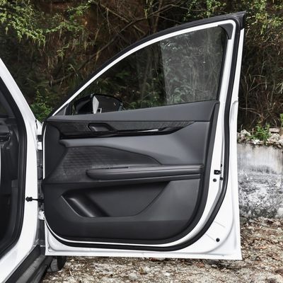 Limousine Changan Uni-V 1,5 t 5-Sitzer Benzinfahrzeug Maximalleistung Kw 173 PS Benzinlimousine