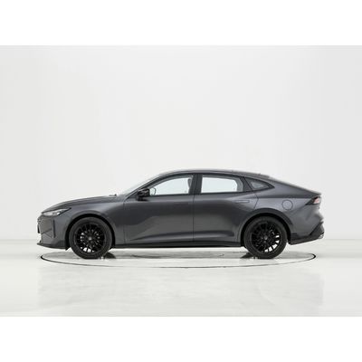 Linkslenkende Changan Uni-V 1,5 t Uni V Benzinwagen Limousine 5 Sitzplätze Linkslenkende