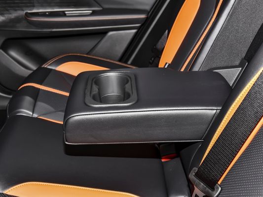 FWD Drive Limousine Changan Uni-V 1,5 t 5 Sitzplätze Uni V /Betriebswagen für Fahrerfahrung