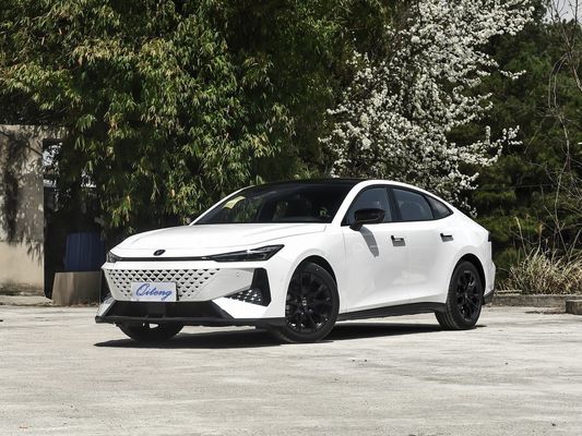 Automatisches Getriebe Changan Uni-V 1,5 t 5 Sitz Limousine Uni V mit 205 Km/h Höchstgeschwindigkeit