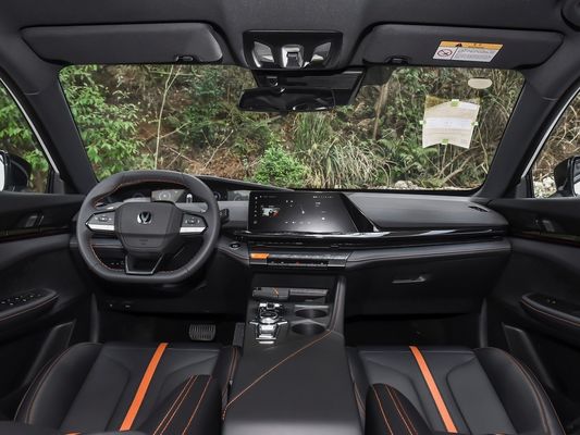 Automatisches Getriebe Changan Uni-V 1,5 t 5 Sitz Limousine Uni V mit 205 Km/h Höchstgeschwindigkeit