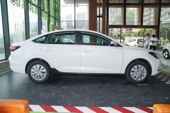 Changan Eado Car EV460 Elektrofahrzeug EV mit LiFePO4-Batterie und 4 Sitzen