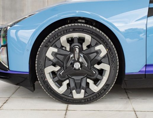 494kw Hinterrad-Aufhängung Form Five Link Unabhängige Aufhängung 2023 Hiphi Z 4-Sitzer Elektroauto SUV