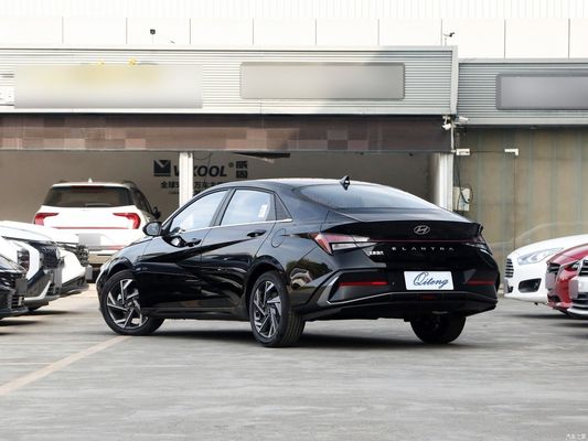 2023 Hyundai Elantra 1.5L CVT Luxus Edition Benziner Autositze 5 Karosserie Typ geschlossen