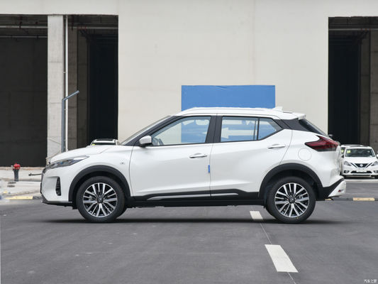 Benzinbetriebener 2023 Nissan Kicks SUV mit automatischem Getriebe und modischem Design