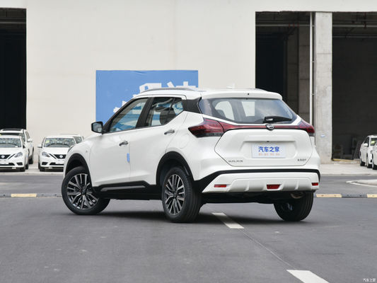 Benzinbetriebener 2023 Nissan Kicks SUV mit automatischem Getriebe und modischem Design