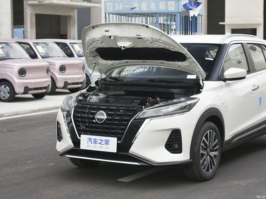 Benzinbetriebener 2023 Nissan Kicks SUV mit automatischem Getriebe und modischem Design