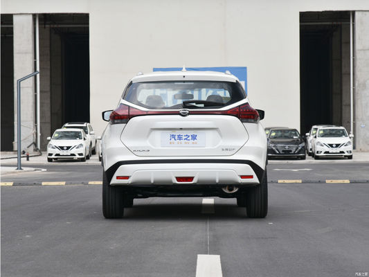 Benzinbetriebener 2023 Nissan Kicks SUV mit automatischem Getriebe und modischem Design