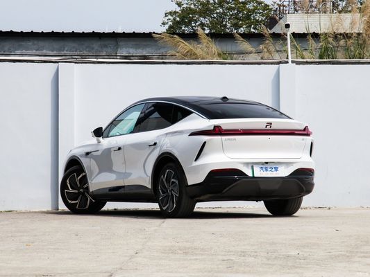 Rising Auto R7 Screen Master PRO 2023 Elektrofahrzeug EV mit 5 Sitzplätzen und Langstrecken