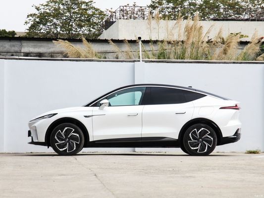 Rising Auto R7 Screen Master PRO 2023 Elektrofahrzeug EV mit 5 Sitzplätzen und Langstrecken