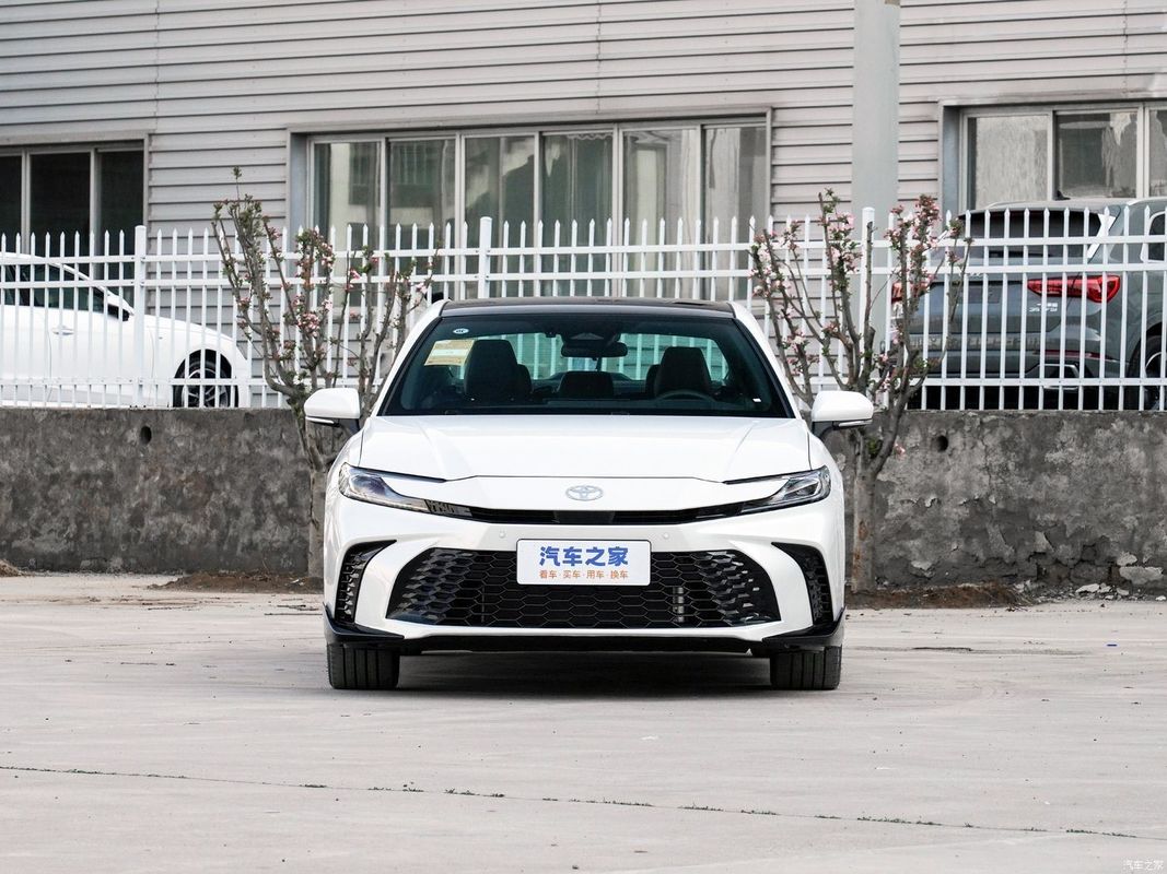 Anpassung 2024 Toyota Camry GAC 80 2.0 Sport Top Version konventioneller Benzinwagen