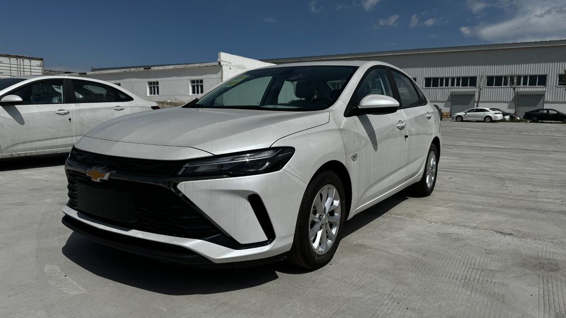Monza 2024 1.5L Dual-Clutch Enjoy Edition Automatisches Benzinfahrzeug mit Chevrolet Cruze